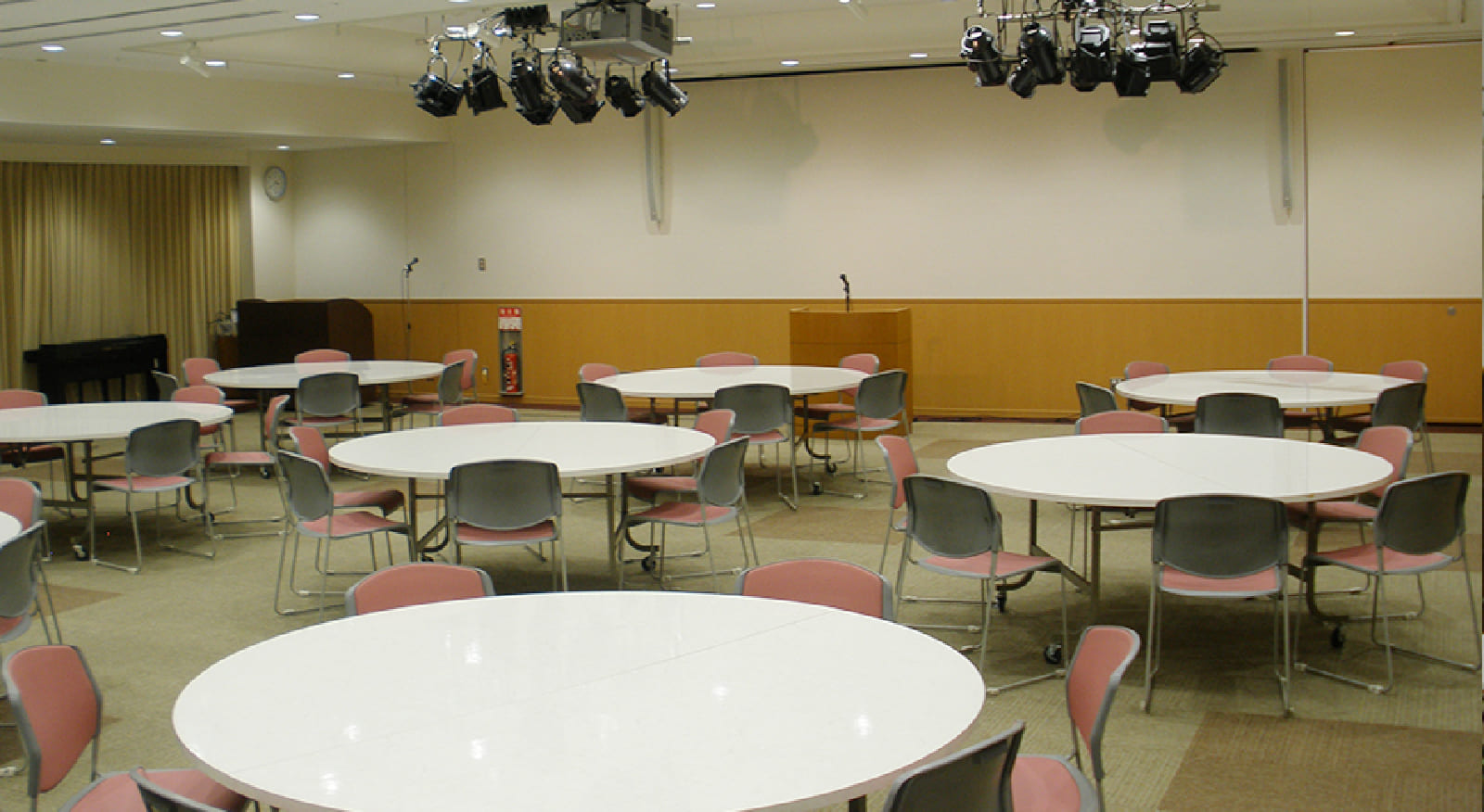 パフォーマンスホールの情報